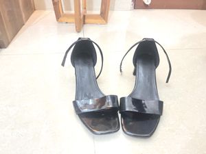 Luna Blu Black Heels