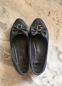 Chic Black Ballet Flats with Bow Detail