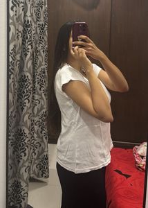 casual white tshirt