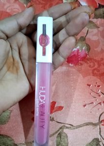Huda Beauty Lipstick With One Lipstick Free