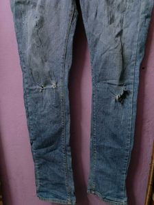 Light Wash Ripped Jeans