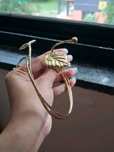 Elegant Leaf Armlet