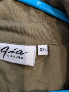 Gia curves button down shirt with foldable sleeves