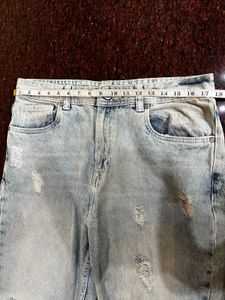 Light Wash Distressed loose Jeans