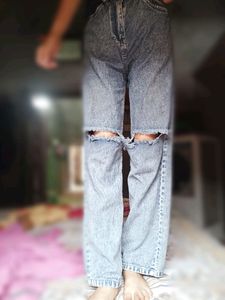 Zara Ripped Knee Straight Jeans