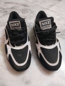 Men's Black &amp; White Athletic Shoes