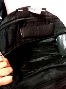 2 Stylish Black Bags 🖤 (Safari &amp; Svbbags,