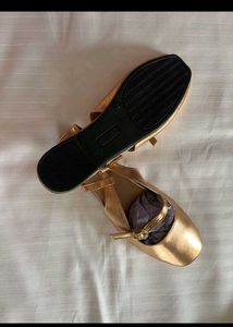 Women Flat Footwear