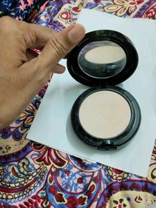 Huda Beauty 2in 1 Powder Cake