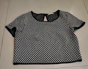 Chic Cropped Checkerboard Top