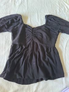Chic Black Puff Sleeve Ruched Top