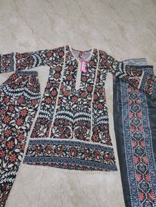 Pakistani Elegant Floral Print Kurta Set with Dupa