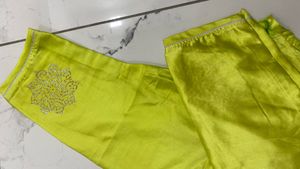 parrot green rajputi poshak with pure odhni