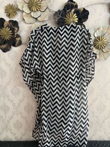 Chic Black &amp; White Chevron Kimono