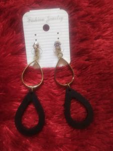 Light Weighted Stylish Earrings