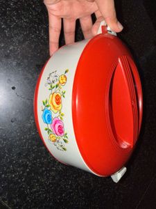 Red &amp; White Insulated Food Casserole