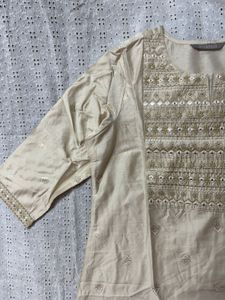 Avaasa Kurta