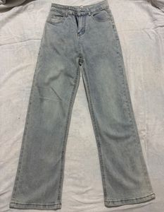 light wash  straight leg jeans for women
