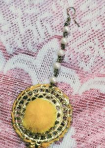 Elegant Maang Tikka with Pearls
