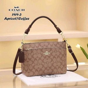 COACH**HANDBAGS**3 COMPARTMENT*WIDOUT BOX