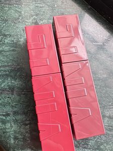 Set of 2 Lipsticks - saucy and awestruck shade