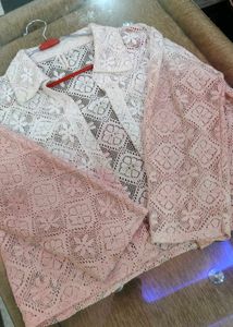 Cute Pink &amp; White Floral Lace Shrug (Size L)✨
