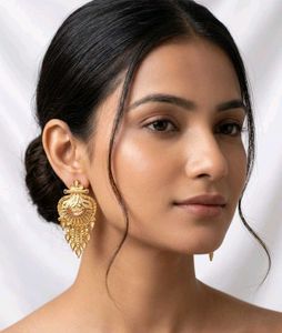 Exquisite Gold Tone Dangle Earrings