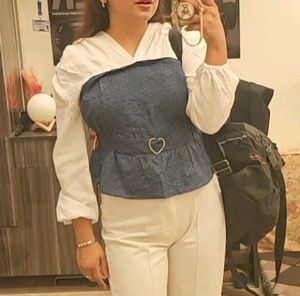 Chic Denim &amp; White Puff Sleeve Top