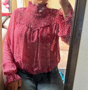 🌟🌟🫶🏻🫶🏻Red Polka Dot Smocked Top