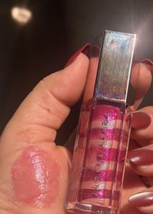 Fenty Beauty Gloss Bomb swirl :- fussy flex