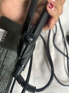 Vega hair straightener
