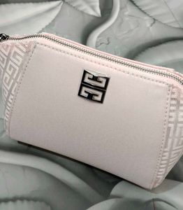 Givenchy Iconic Nude Pouch ❤️😍