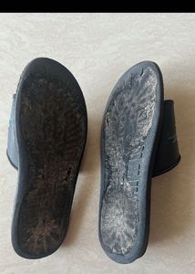 Stylish Black Slides