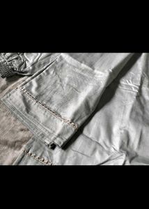 Elegant Grey Kurta Set with Intricate Embroidery