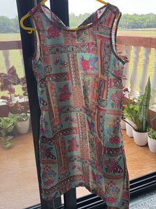 Vibrant print Sleeveless Dress with pock