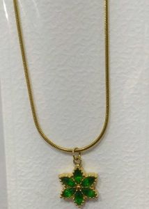 ✨ Emerald Flower Pendant Necklace ✨