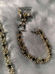 Elegant Beaded Jewelry Set with bracelet