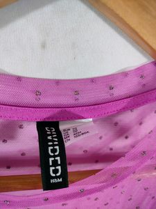 H&amp;M Branded Original Roes Casual Top (Women's)