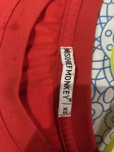 Red oversized T-shirt perfect for everyday use