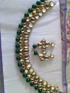 Stunning Kundan Necklace & Earrings Set