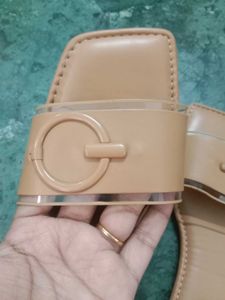 Nude D'modeesta Slides
