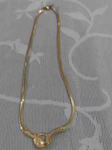 Elegant Gold Tone Necklace with Rhinestones