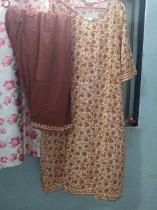 Auralia Stylish Floral Kurta Set.