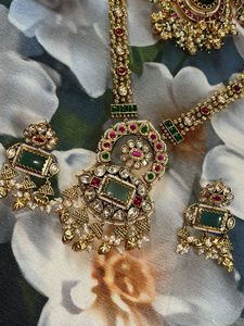 Exquisite Indian Kundan Necklace Set