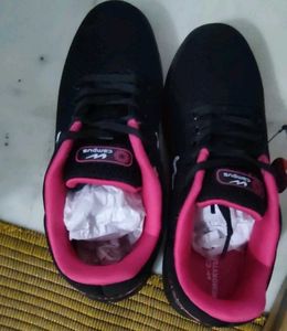 Campus Black &amp; Pink Women's Sneakers