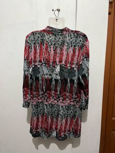V-Neck Feather Print Tops