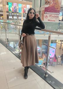Stylish Black Top &amp; Brown Pleated Skirt