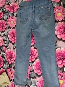 Light Wash High-Waist Denim Jeans