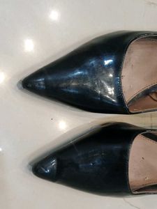 Elegant Black Pointed-Toe Stiletto Heels