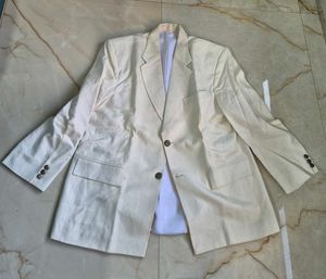 Classic Cream Blazer | 4 cuts and pockets